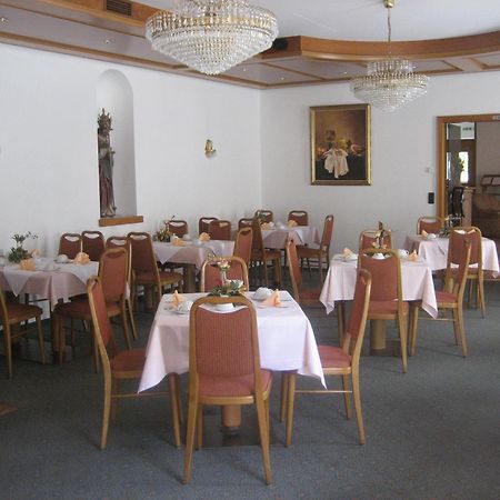 Hotel-Gasthof Maisberger Нойфарн-бай-Фрайзинг Экстерьер фото