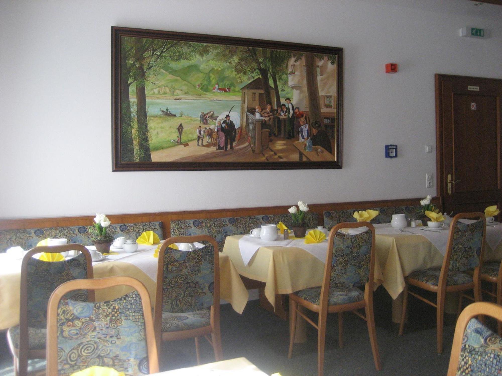 Hotel-Gasthof Maisberger Нойфарн-бай-Фрайзинг Экстерьер фото