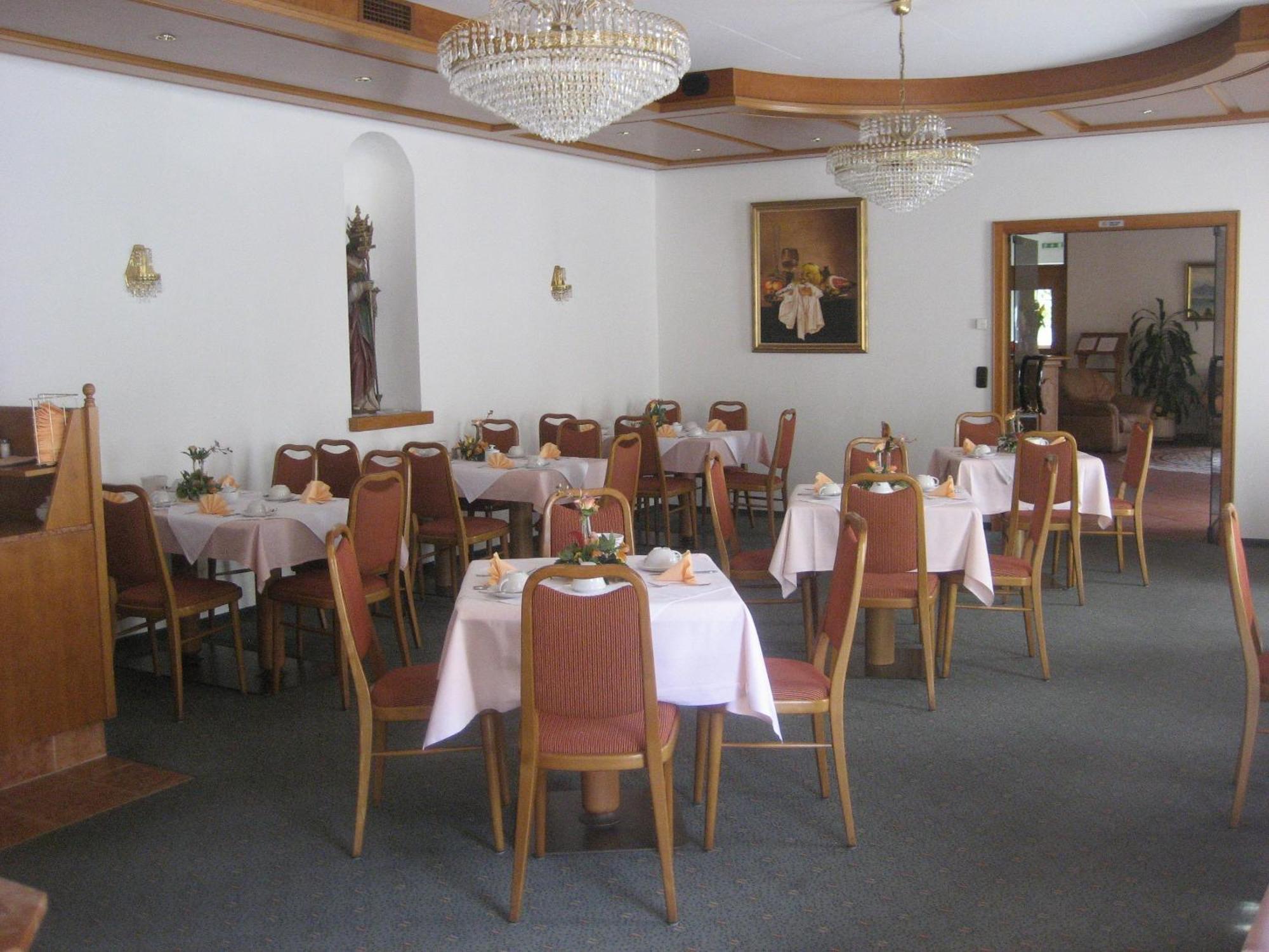 Hotel-Gasthof Maisberger Нойфарн-бай-Фрайзинг Экстерьер фото