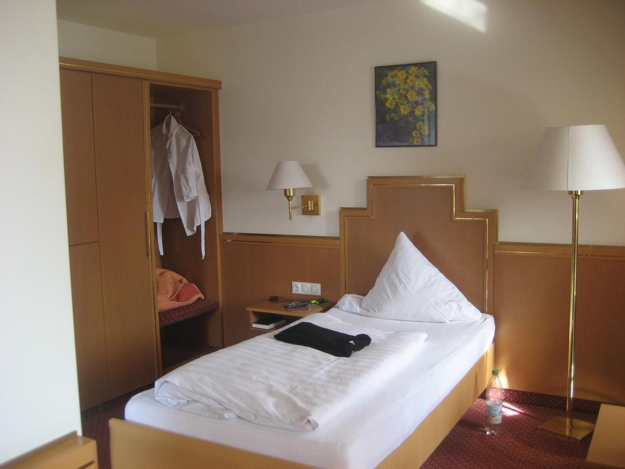 Hotel-Gasthof Maisberger Нойфарн-бай-Фрайзинг Экстерьер фото