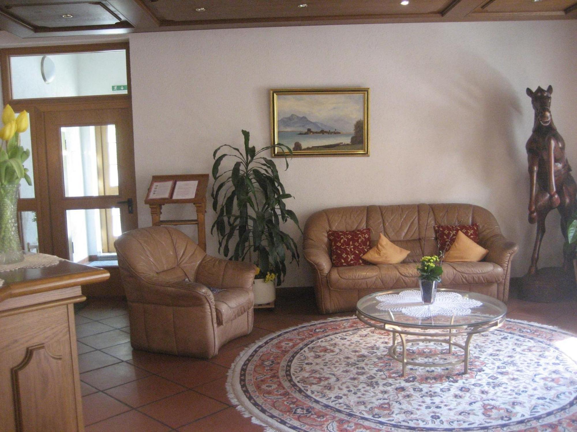 Hotel-Gasthof Maisberger Нойфарн-бай-Фрайзинг Экстерьер фото