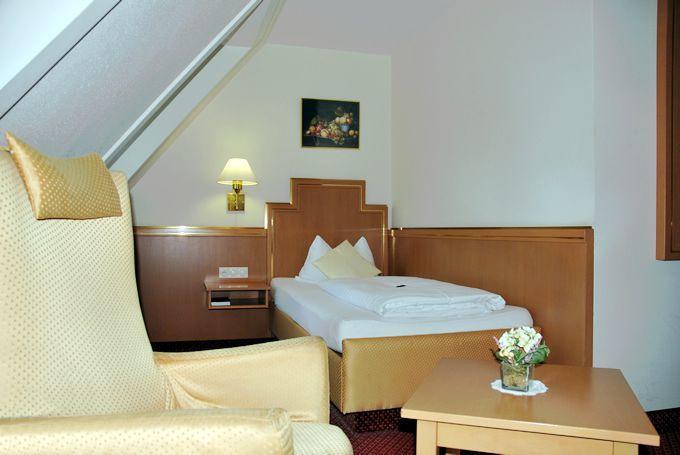Hotel-Gasthof Maisberger Нойфарн-бай-Фрайзинг Экстерьер фото